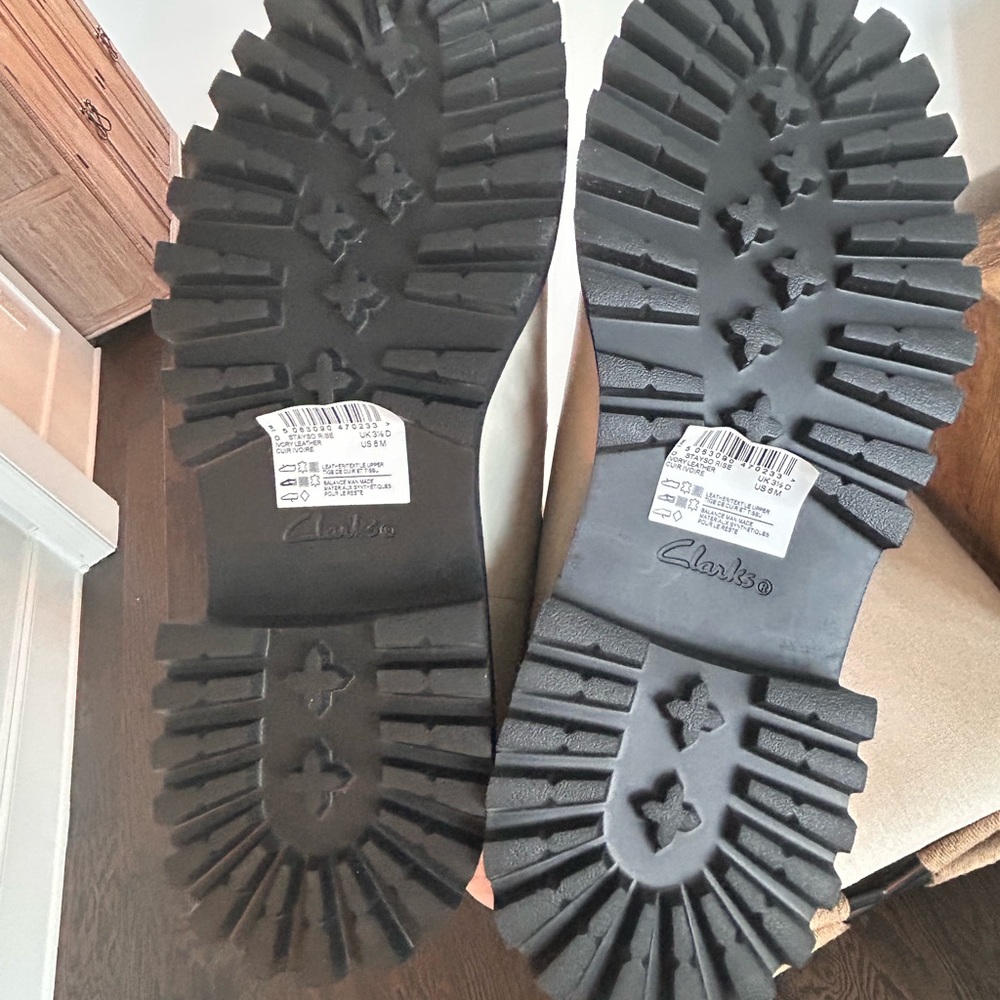 Clarks Stayso Chelsea Boots (NWT) - Picture 4 of 6